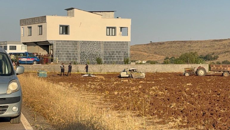 Gaziantep’te katliam gibi kaza: Otomobil evin önünde oturanların arasına daldı - Resim : 1