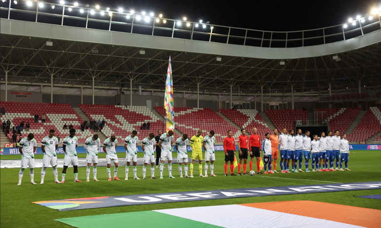 Olaylı İsrail - İrlanda maçında futbolculardan protesto - Resim : 1