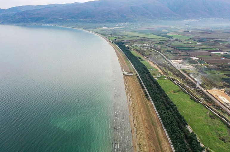İznik Gölü can çekişiyor, sular hızla çekiliyor - Resim : 1