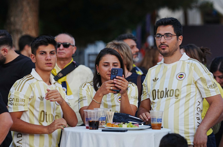 Ankara'daki Fenerbahçe dernekleri, Kıraç'ın da sahne aldığı etkinlikte buluştu - Resim : 1