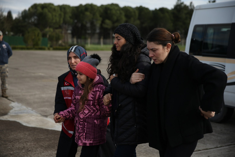 Şehit pilota veda... Küçük kızının gözyaşları yürek dağladı - Resim : 2
