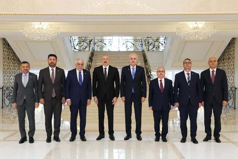 Azerbaycan Cumhurbaşkanı Aliyev, TBMM Başkanı Kurtulmuş'u kabul etti - Resim : 1