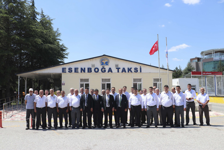 NATO Zirvesi'ne hazırlık: 'Kırmızı alan'daki taksiciler tek tip kıyafet giyecek - Resim : 1