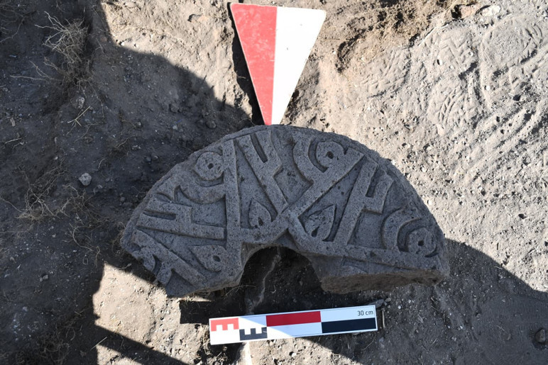 Ani’de “Hz. Muhammed” isminin yer aldığı Selçuklu taşı bulundu - Resim : 3
