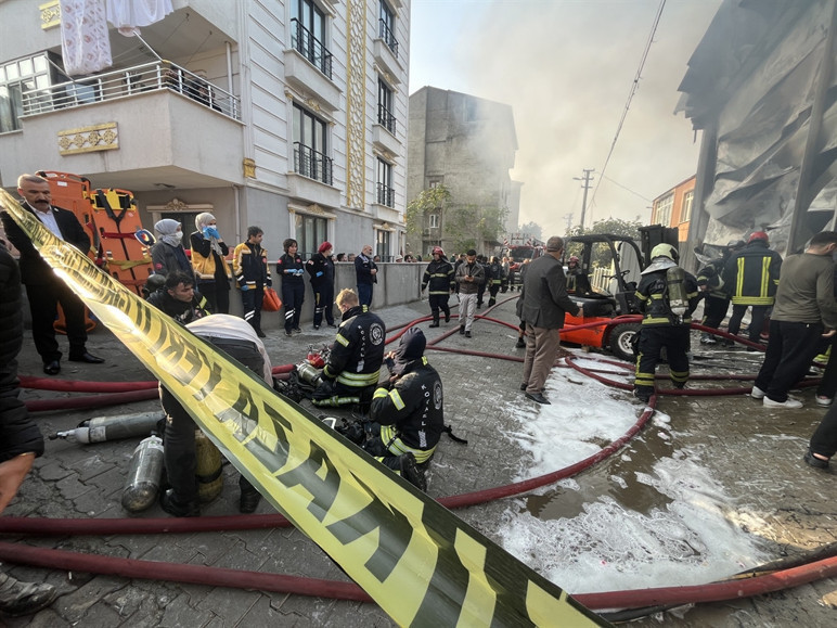 Kocaeli'nde depo yangını! 6 kişi hayatını kaybetti - Resim : 1
