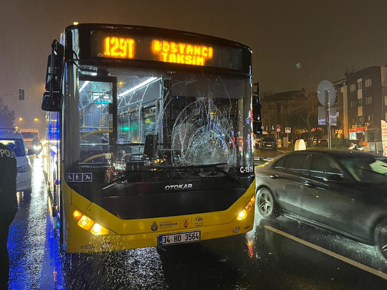 Üsküdar'da İETT otobüsü yayaya çarptı - Resim : 1