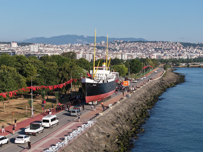 Samsun'da tarihi operasyon: Bandırma Vapuru karadan yürütülüyor - Resim : 2