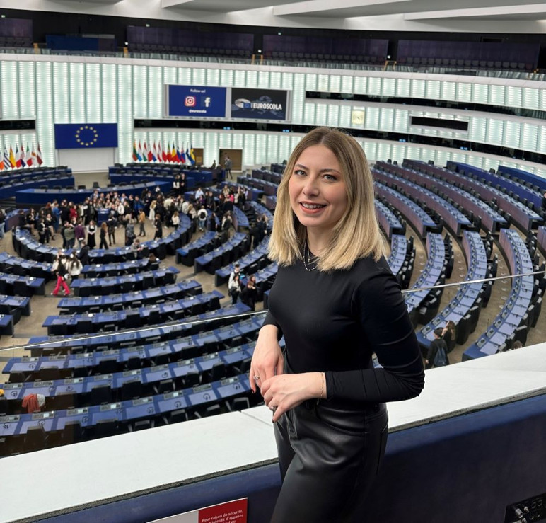 Eda Tuğrul: Dünya uyumaz, gazeteci de uyumaz - Resim : 3