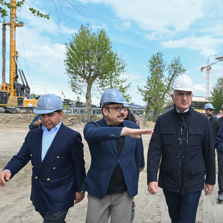 Haydarpaşa'da iskeleler kalktı, tarihi cephe gün yüzüne çıktı - Resim : 1