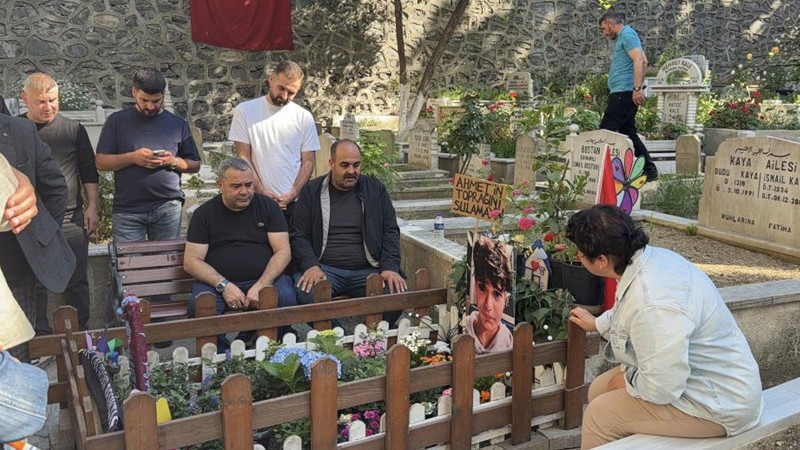 Narin Güran'ın babası ve ağabeyi Mattia Ahmet Minguzzi'nin kabrini ziyaret etti