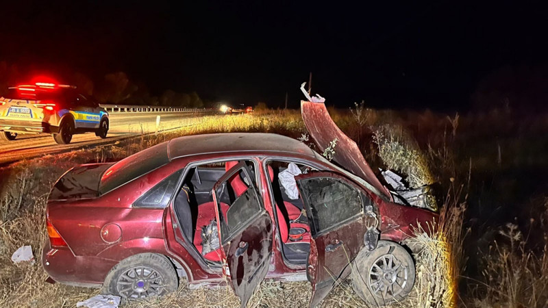 Otomobil şarampole savruldu: İkisi ağır 3 yaralı