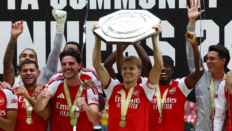 Manchester City, Guardiola sonrası ilk kupayı Arsenal'a kaybetti