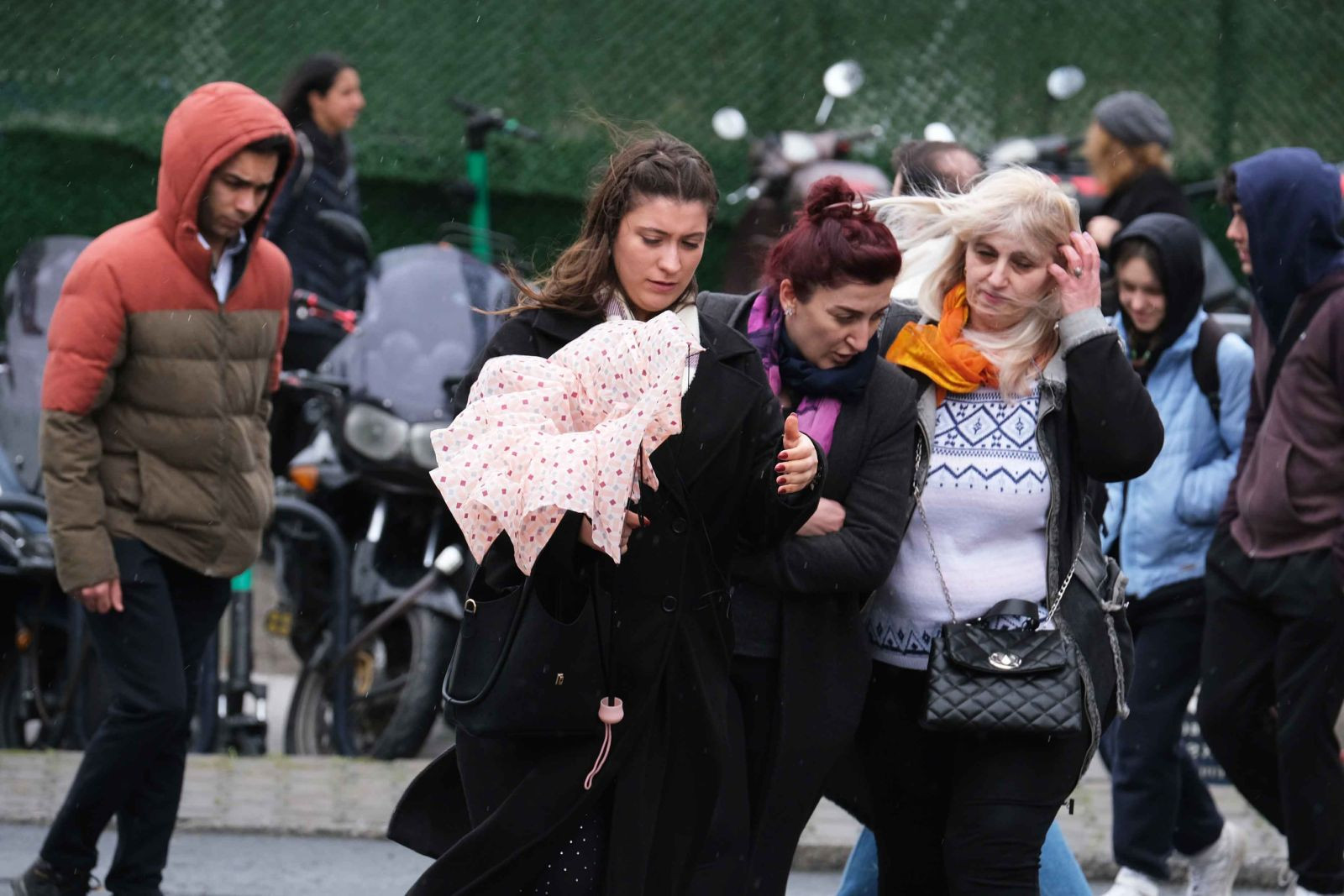 Meteoroloji’den kırmızı alarm! İstanbul ve 12 ilde gökyüzü kapkara olacak - Resim: 9