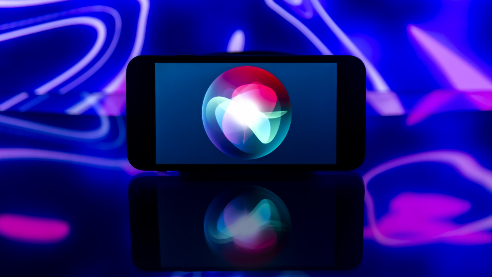 Apple 'Siri'yi kurtarmak için yaklaşık 1 milyar dolar ödeyecek!