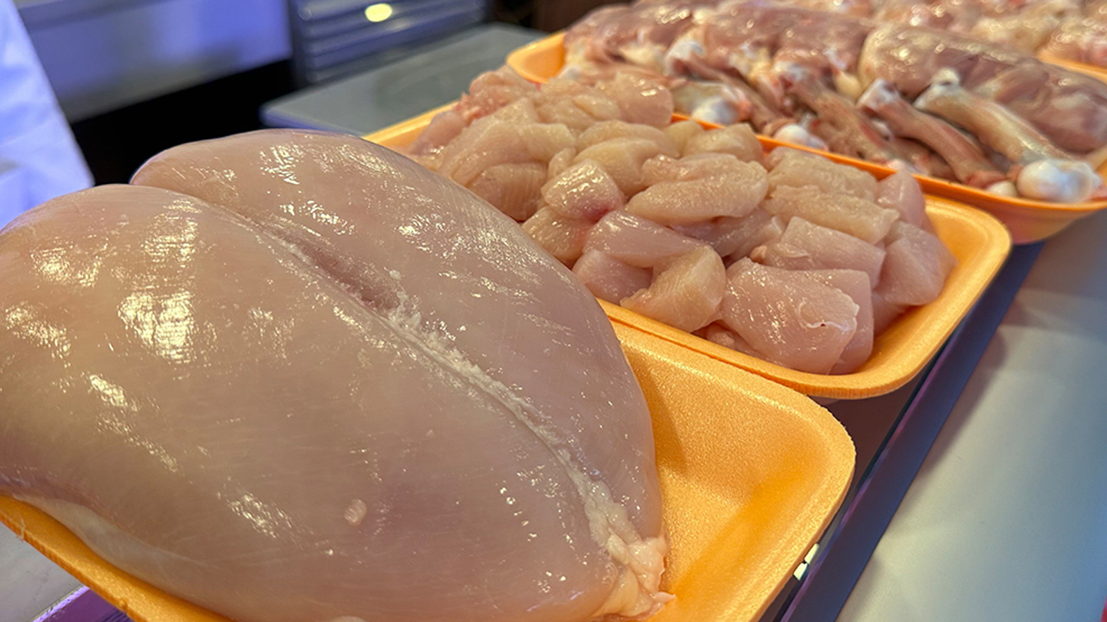 Marketten alınan tavuğu yiyen aile hastaneye kaldırıldı