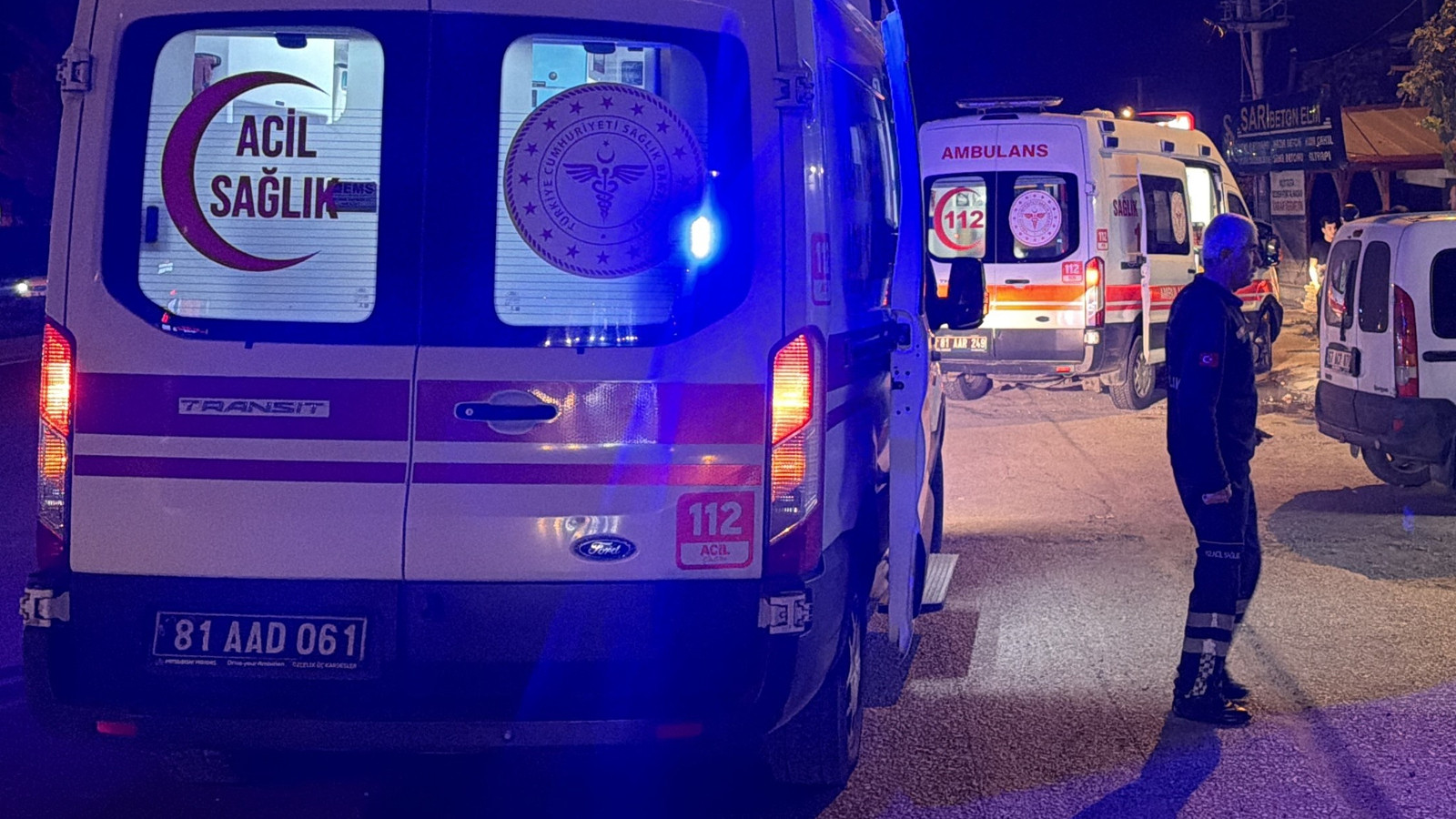 Motosiklet, yolun karşısına geçmeye çalışan adama çarptı! Çok sayıda yaralı var