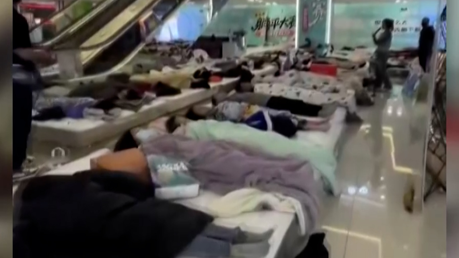 Çin’de tembellik yarışması düzenlendi: Saatlerce y…