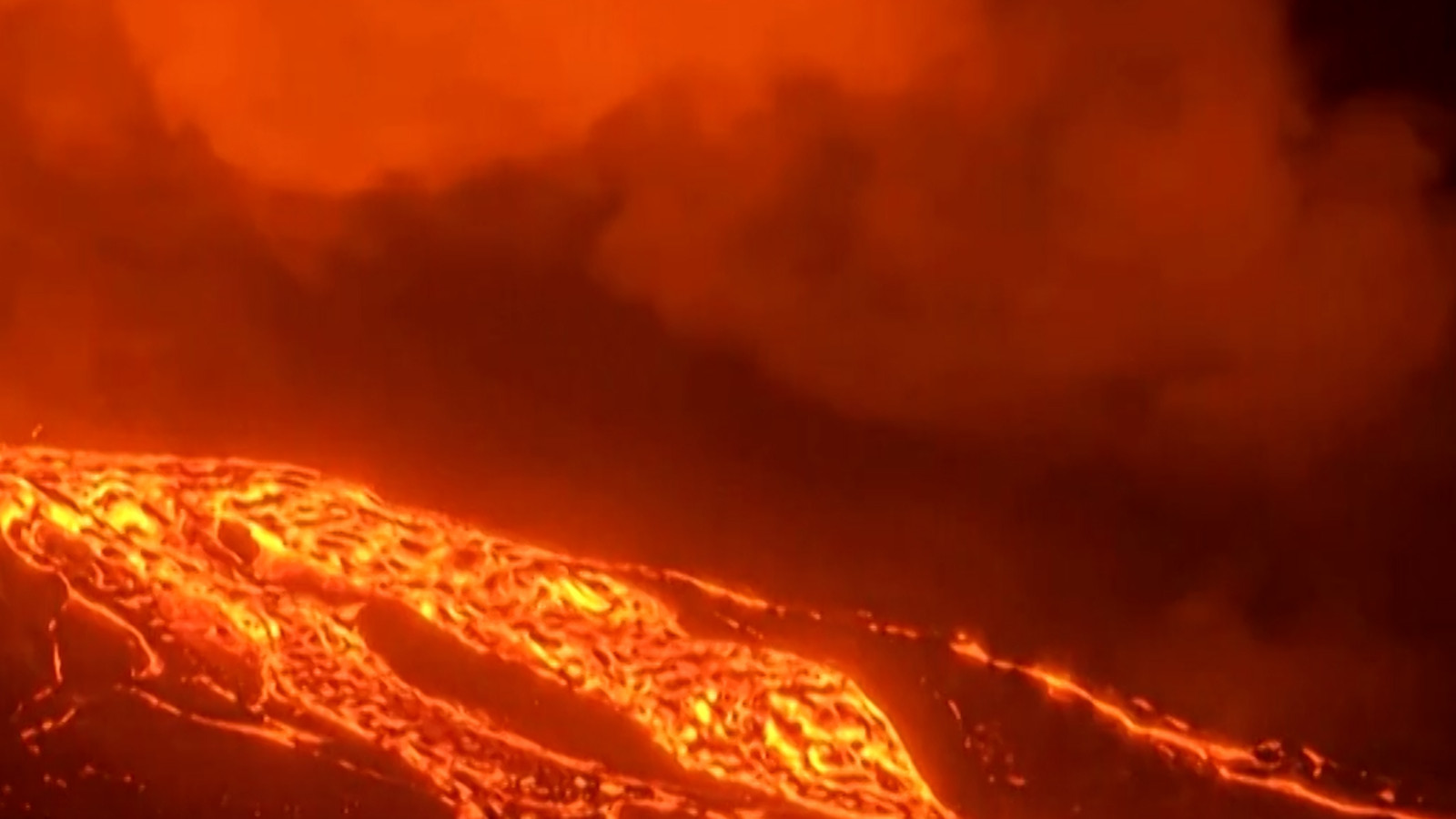 Korkunç patlama anı! Lavlar zirveye kadar ulaştı