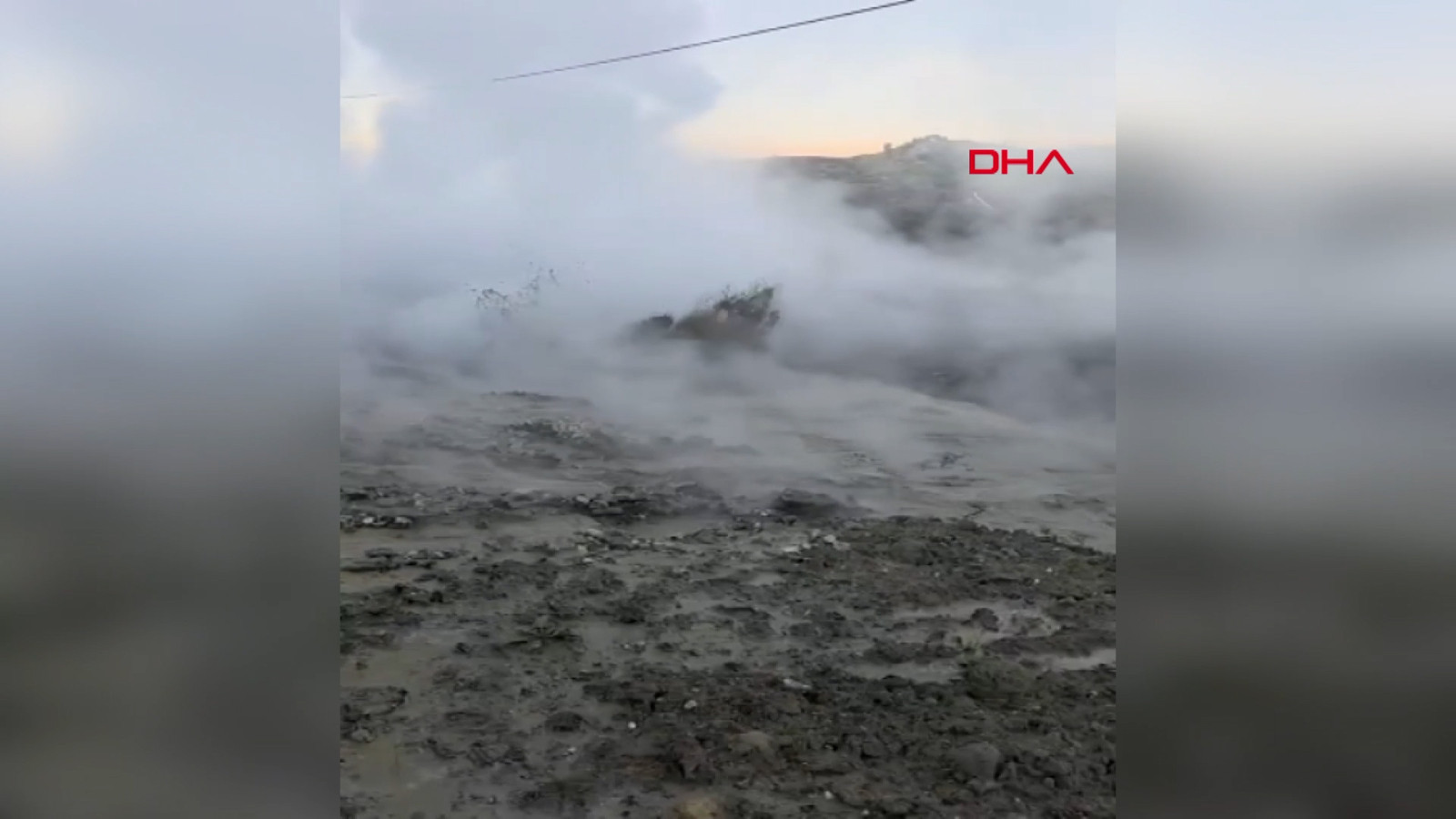 Aydın'da jeotermal sıcak su boru hattında patlama! Yol trafiğe kapandı