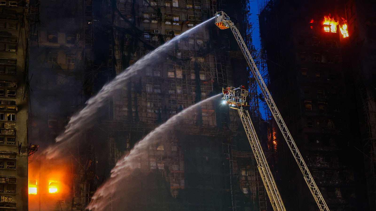 Hong Kong'ta yangın felaketi: Hayatını kaybedenlerin sayısı 75'e yükseldi