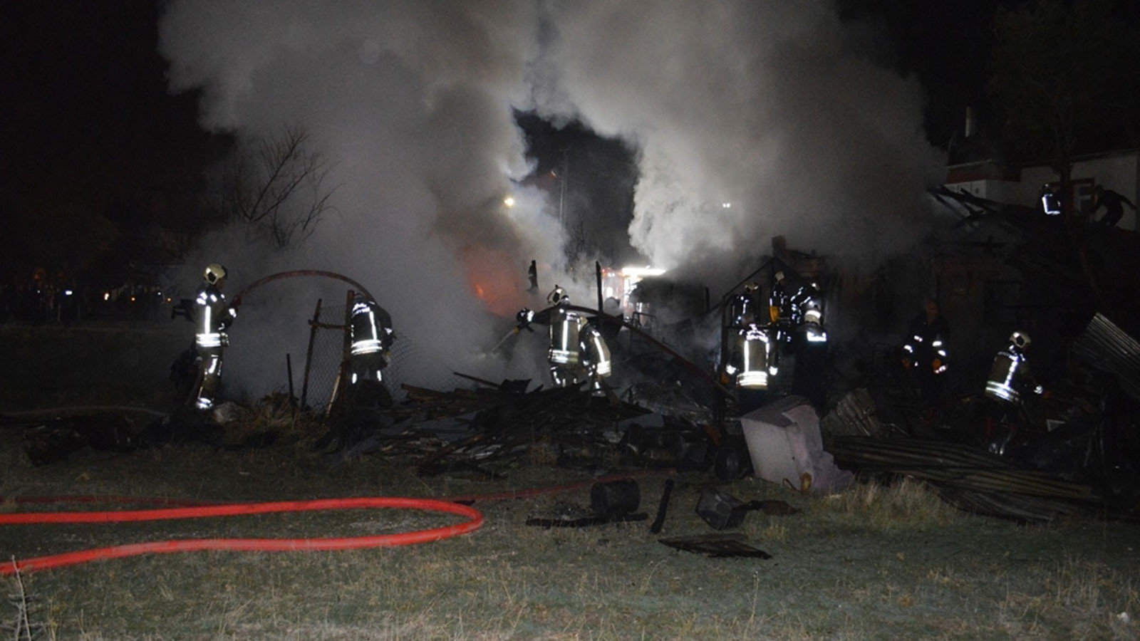 Ankara'da zihinsel engelli 3 kardeşin yaşadığı ev yanarak kül oldu