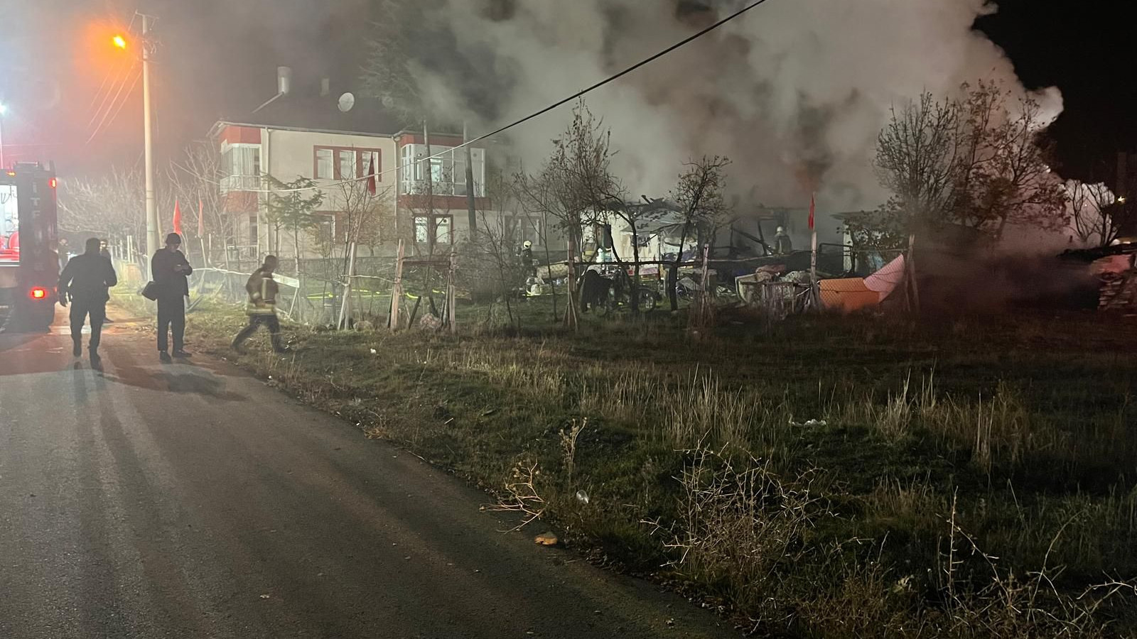 Ankara'da zihinsel engelli kardeşlerin yaşadığı ev kül oldu