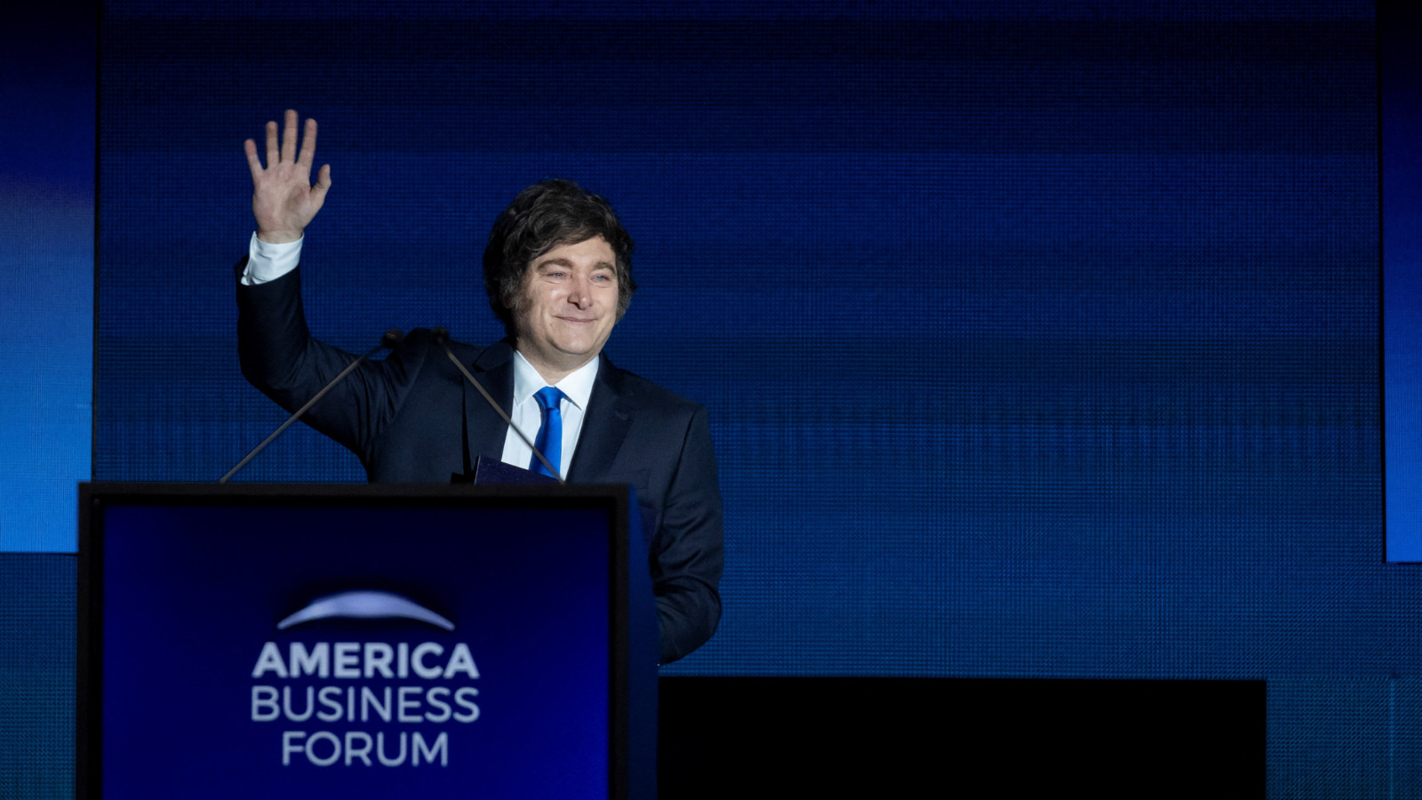 Arjantin'de Devlet Başkanı Milei ile Futbol Federasyonu Başkanı birbirine girdi