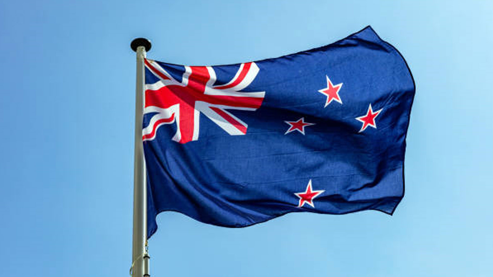 Girdiği kuyumcuda 33 bin dolarlık altın kolyeyi yuttu