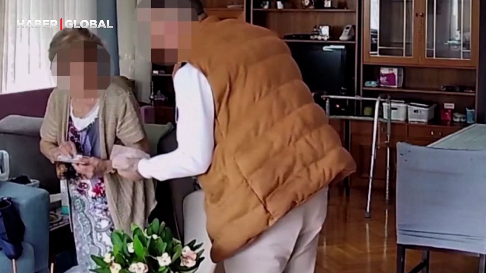 "Manda yoğurdu satıcısıyım" diyerek yaşlı kadının evine girdi, böyle dolandırdı