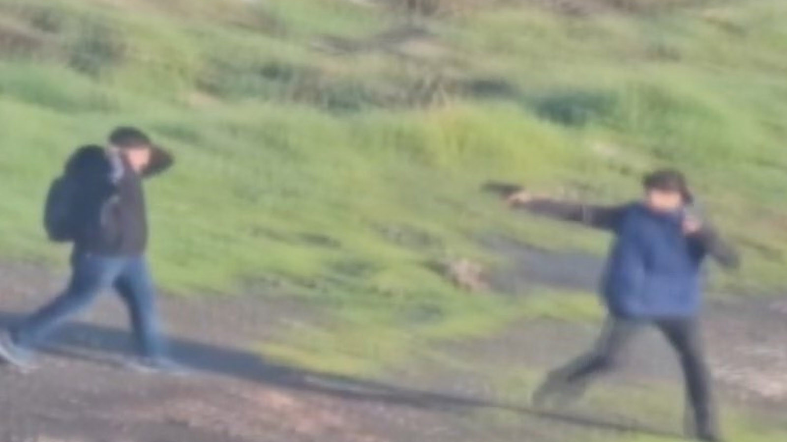 Esenyurt'ta okulun yanında kurusıkı tabancayla ateş eden öğrenciler yakalandı