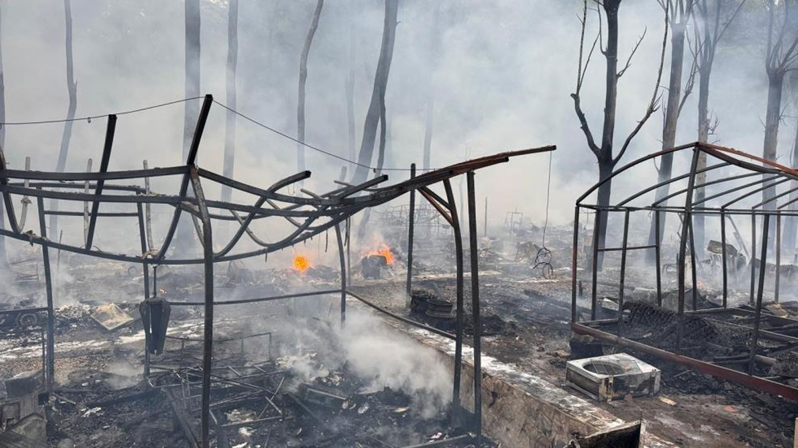 Fethiye'de kamp alanında yangın! Onlarca karavan ve bungalov küle döndü