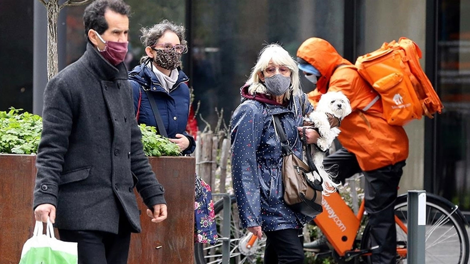 İspanya'da salgın paniği! Evden çalışma, maske ve aşı protokolünü onayladılar