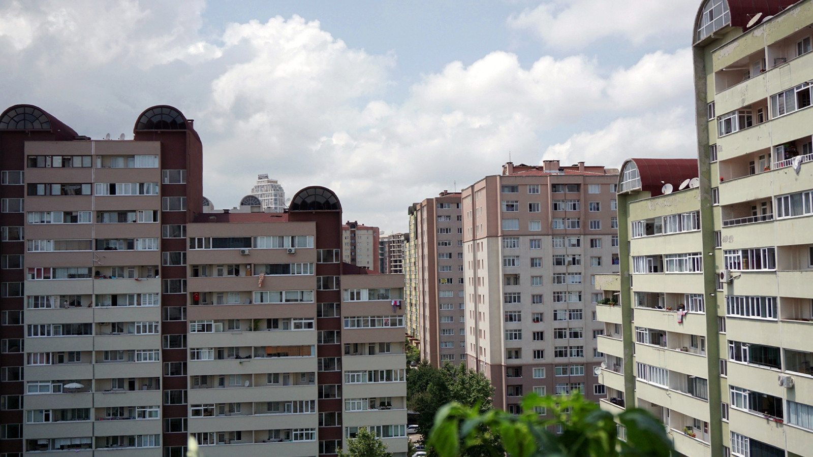 117 bin kişi taşınmak zorunda kaldı, sitelerde aidat göçü!