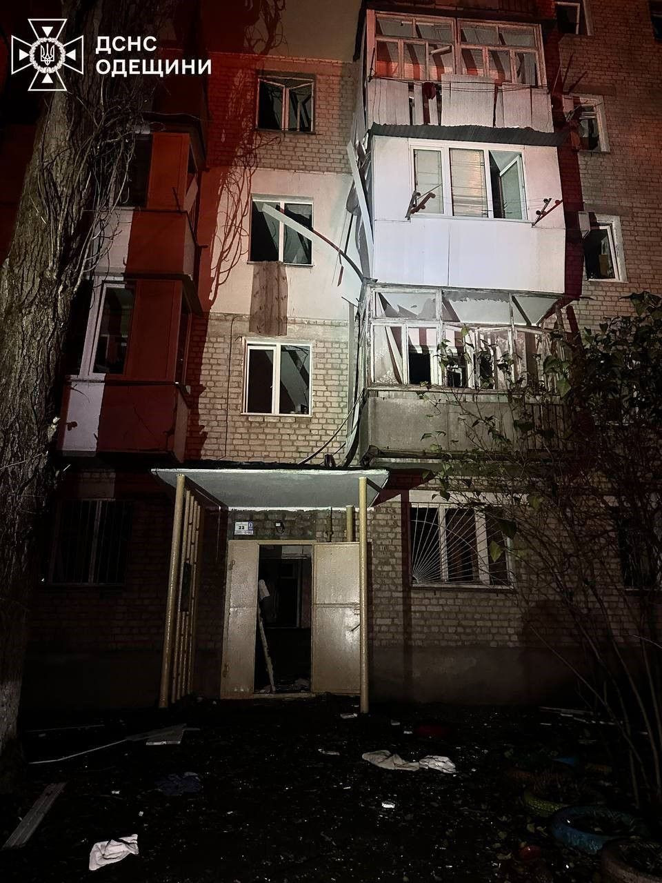 Rusiya infrastruktura hücum etdi! Ukrayna qaranlığa qərq oldu - Şəkil: 1