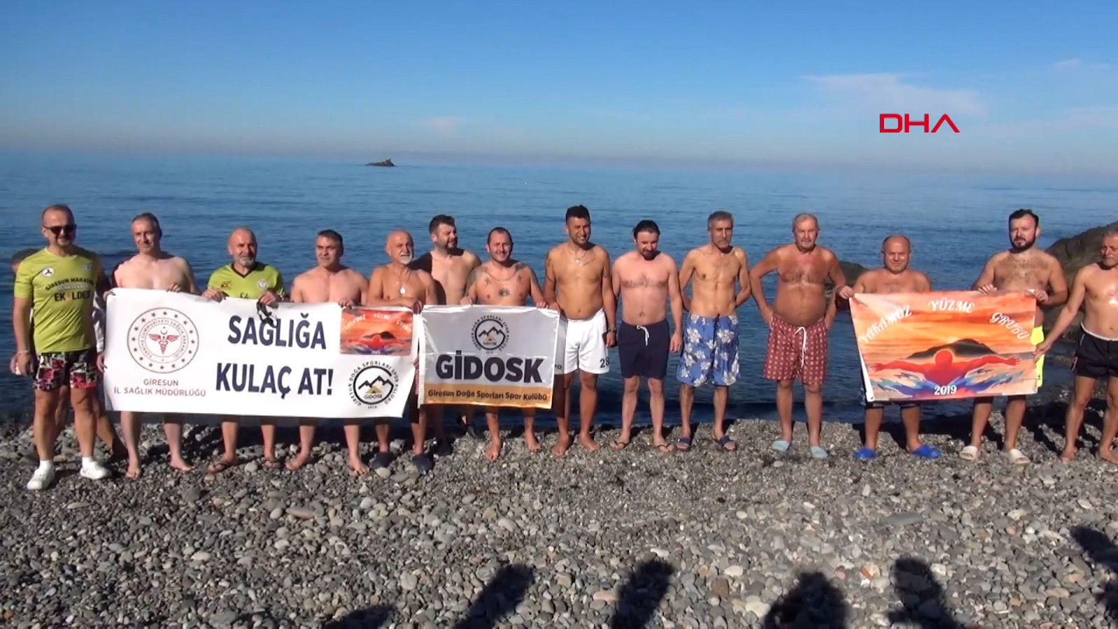 Giresun’da ‘Sağlığa Kulaç At’ etkinliği: Farkındalık için yüzdüler