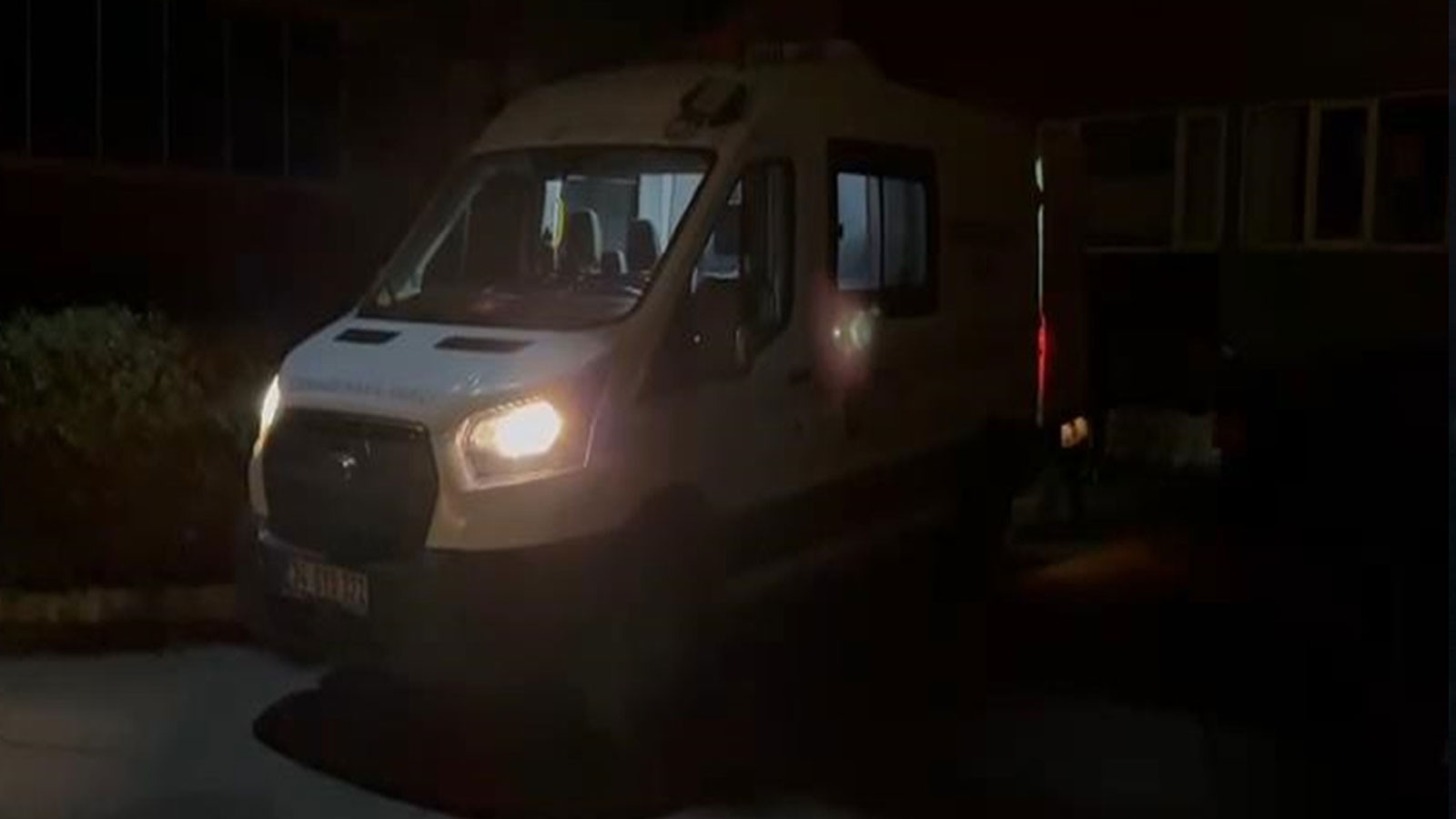 Beylikdüzü'nde vahşet! Elleri koli bandıyla bağlanmış asılı halde ceset bulundu