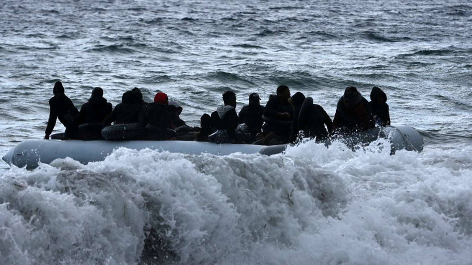 Göçmenleri taşıyan bot battı: Çok sayıda ölü var
