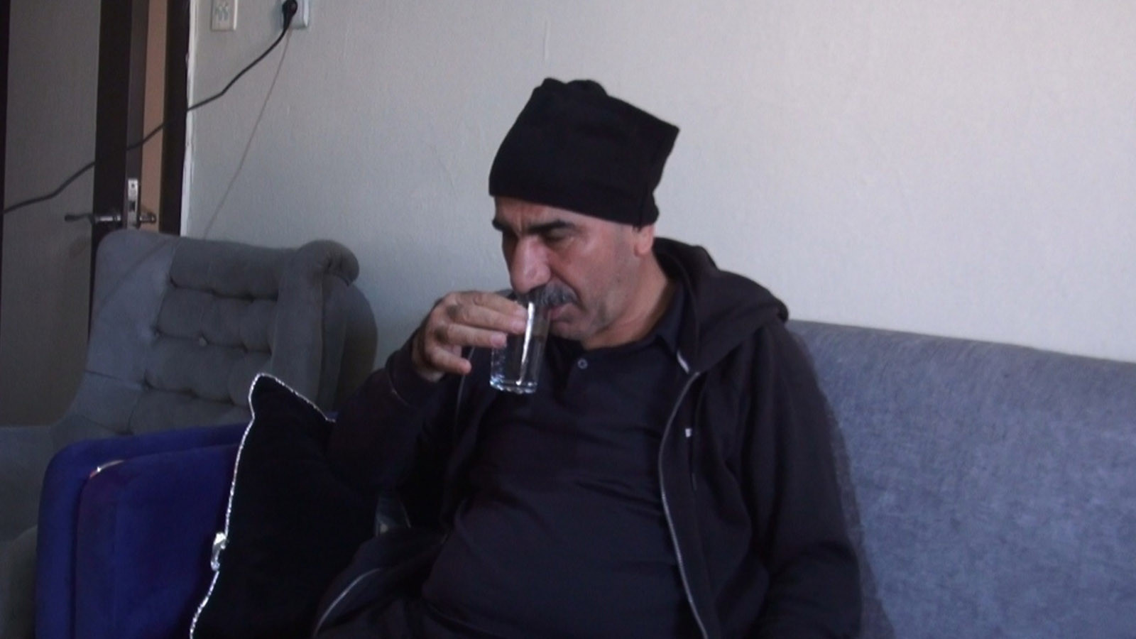 Hıçkırık nöbetleri hayatını kabusa çevirdi! Yemek yemekte bile zorlanıyor