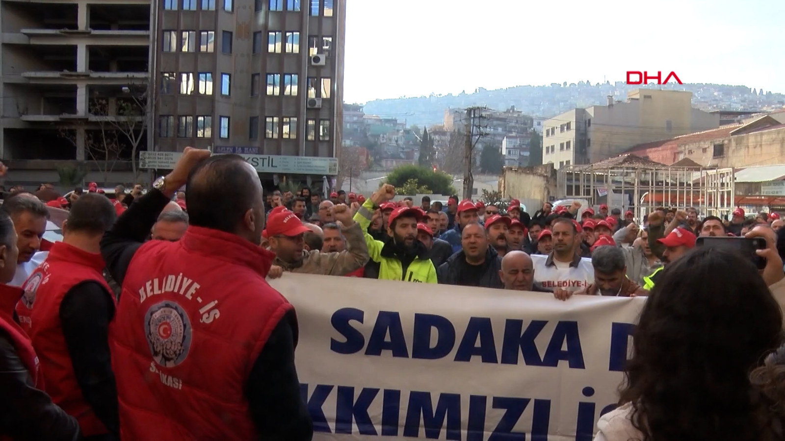 İzmir’de Belediye-İş sendikasına bağlı işçiler eylemde