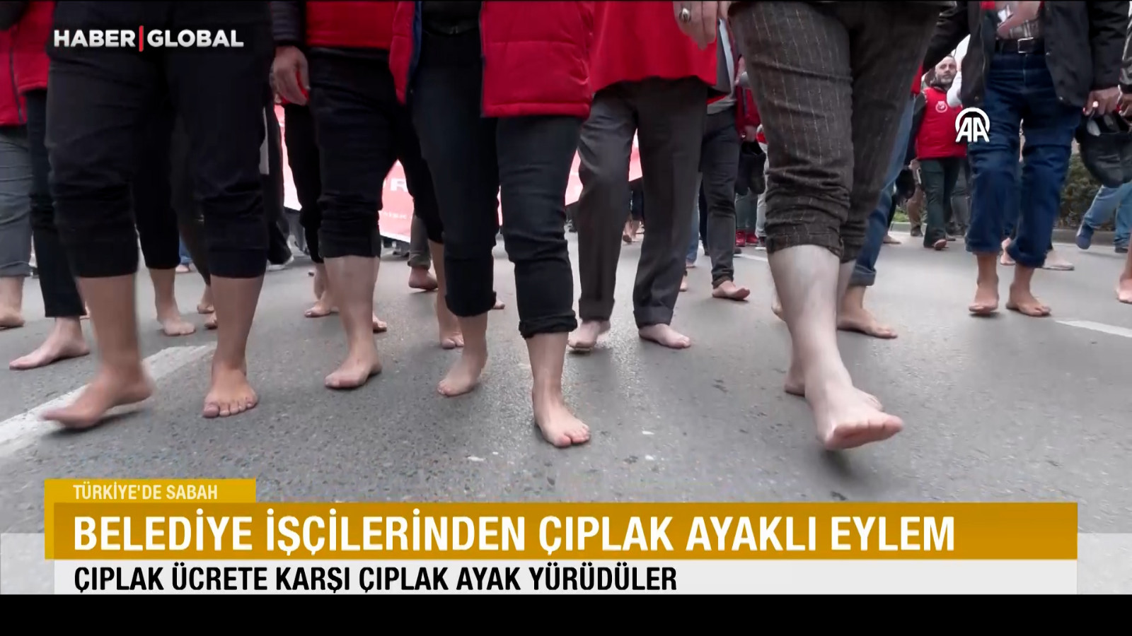 Belediye işçilerinden çıplak ayaklı eylem