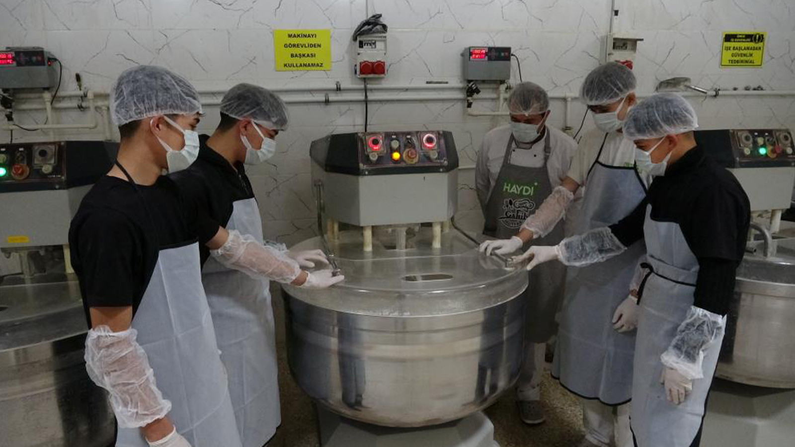 Fabrika değil okul! 7 öğrenci çalışıyor; yıllık cirosu 1,5 milyon!