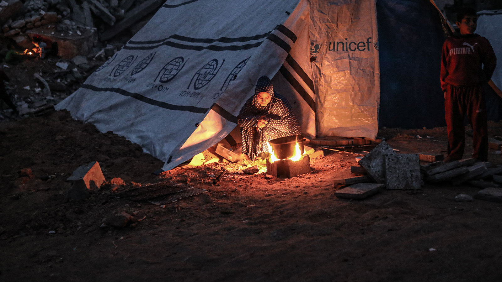 Gazze'de yüzlerce çadır yoğun yağış nedeniyle sular altında kaldı