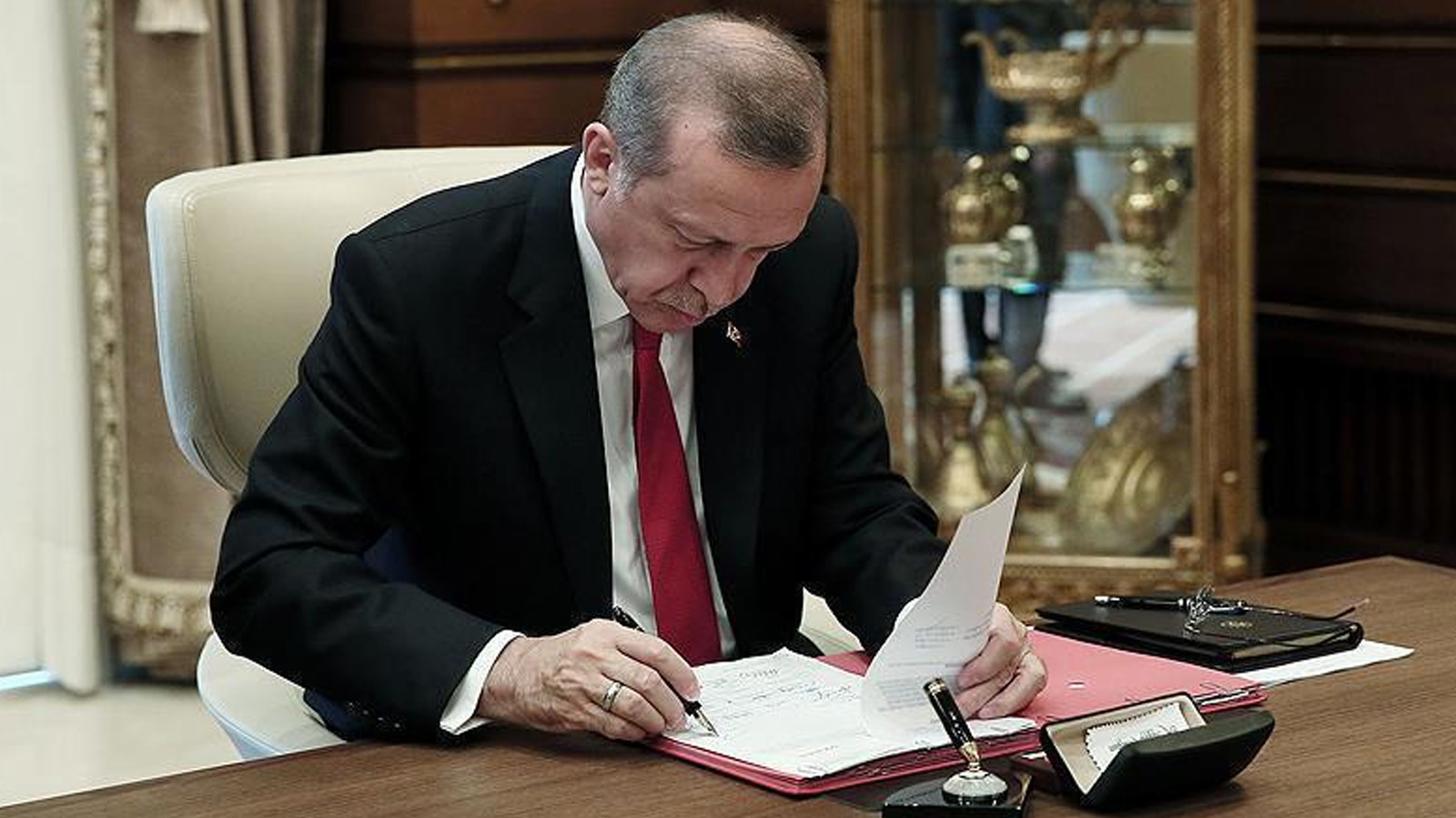 Cumhurbaşkanı Erdoğan imzaladı! 9 üniversiteye yeni rektör atandı