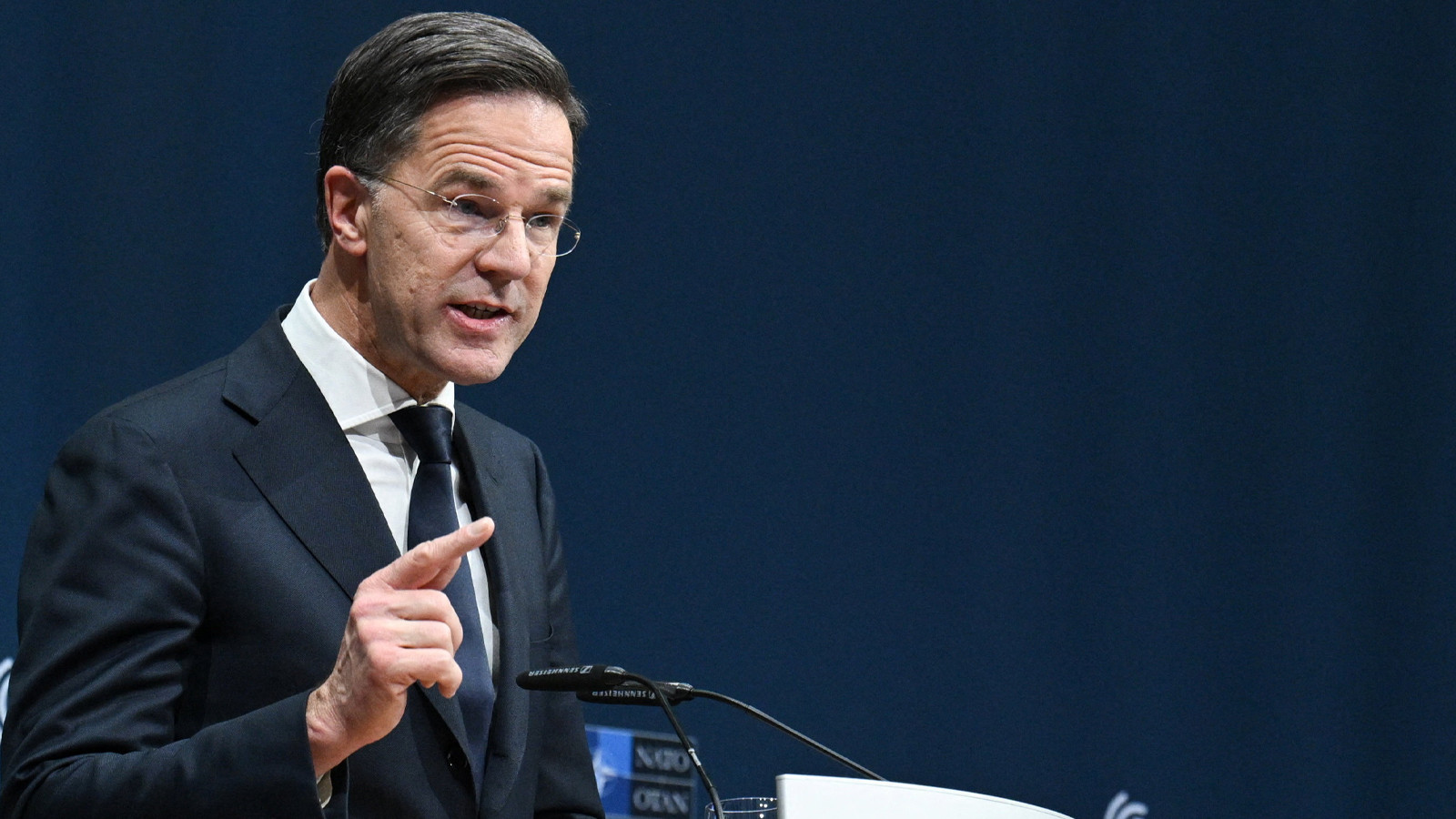 NATO'dan uyarı: Dedelerimizin yaşadığı büyüklükte savaşa hazır olun!