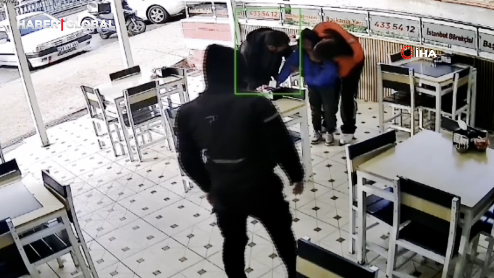 Boğulan çocuğu kurye fark etti, Heimlich manevrasıyla böyle kurtardı