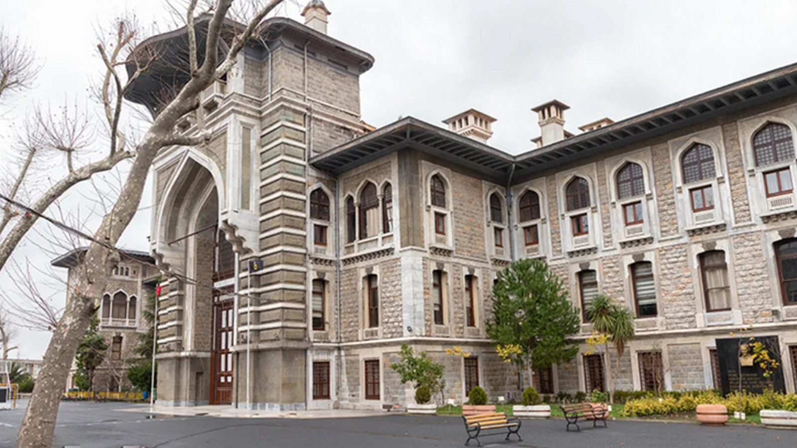 İstanbul Erkek Lisesi'nde taciz iddiaları... Okul müdürü açığa alındı