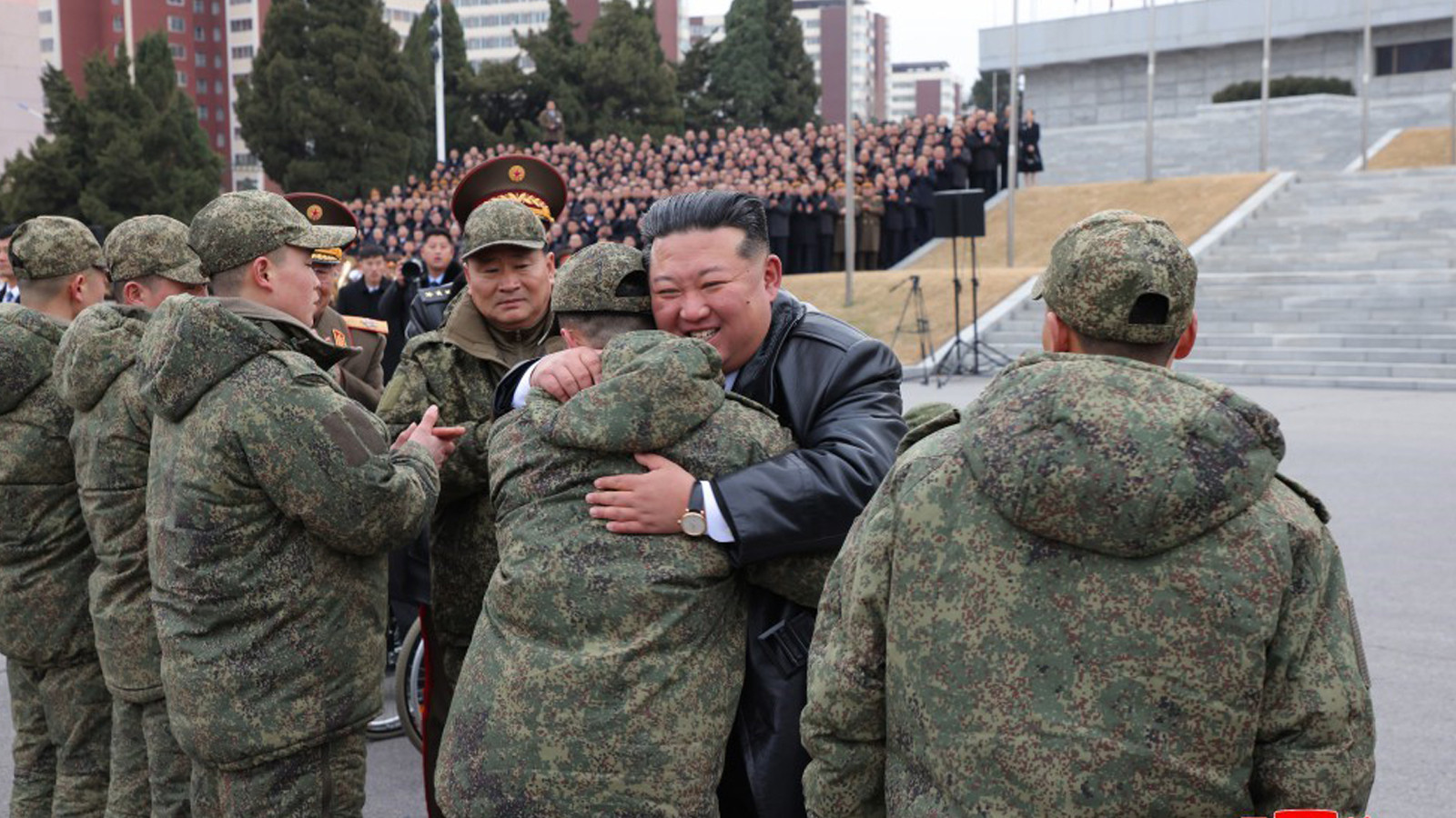 Kuzey Kore lideri Kim o askerleri böyle karşıladı!