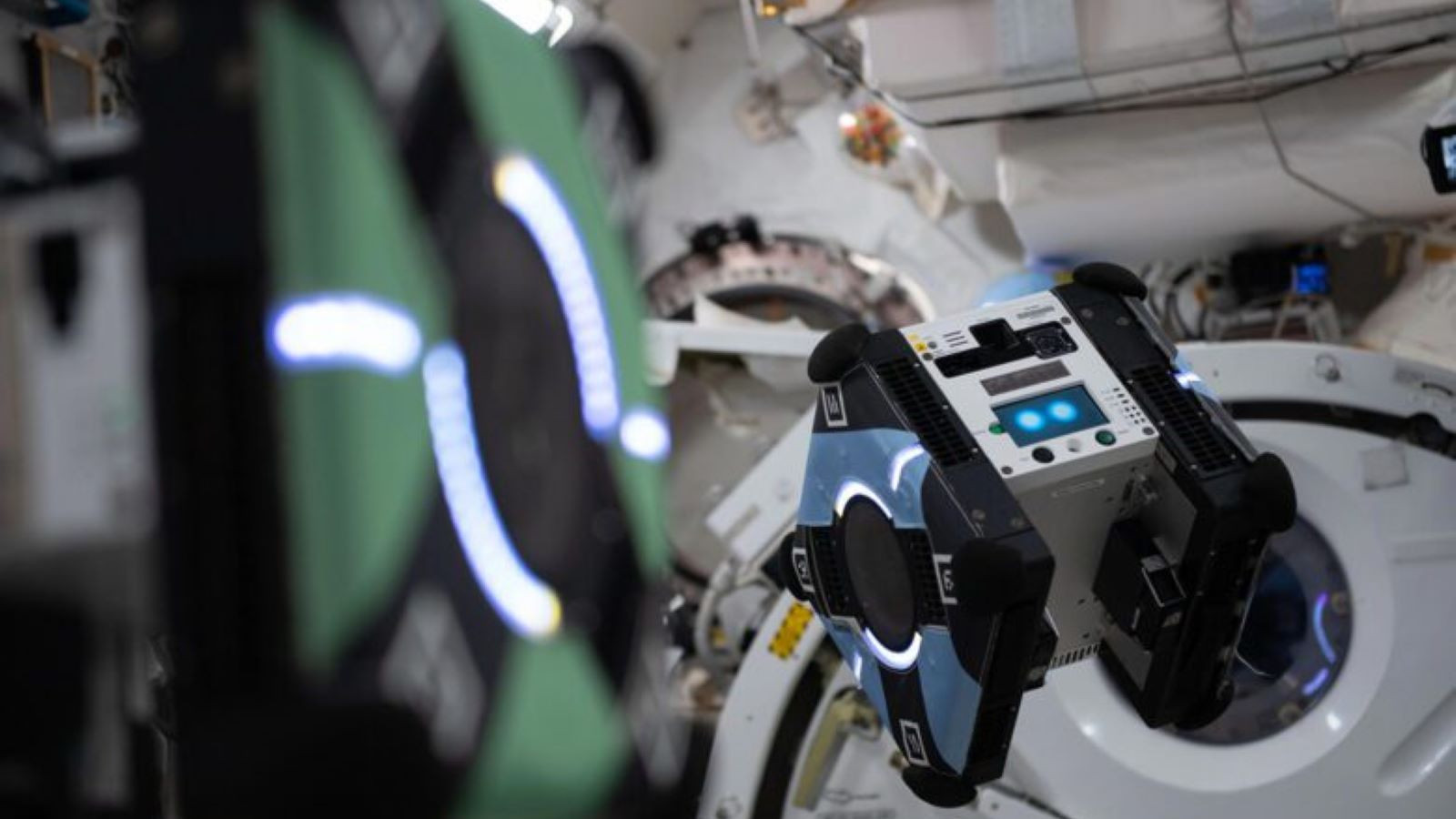 Yapay zeka ilk kez insan yardımı olmadan ISS’te bir robotu kontrol etti