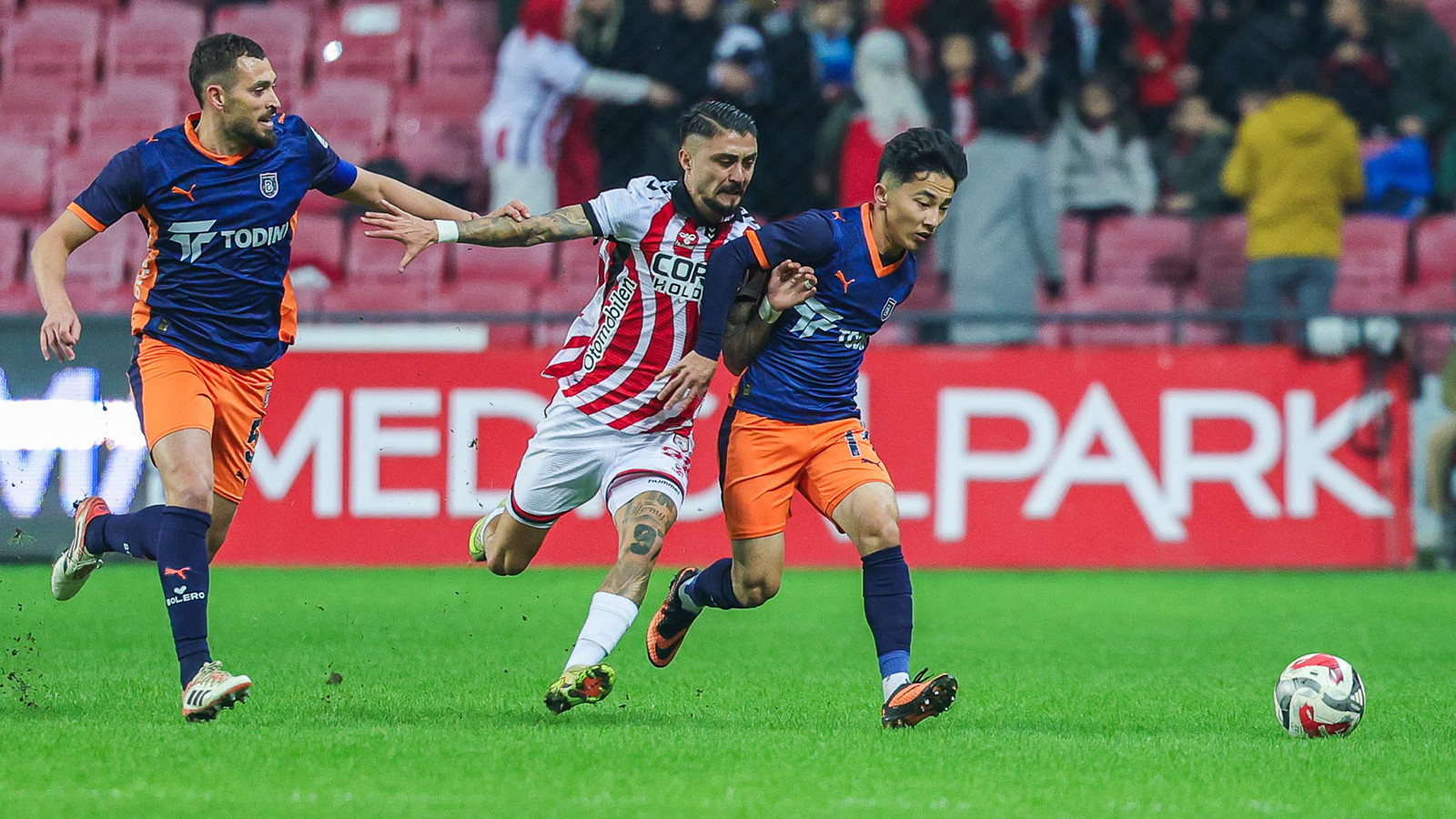 Başakşehir, Samsunspor'u deplasmanda yıktı