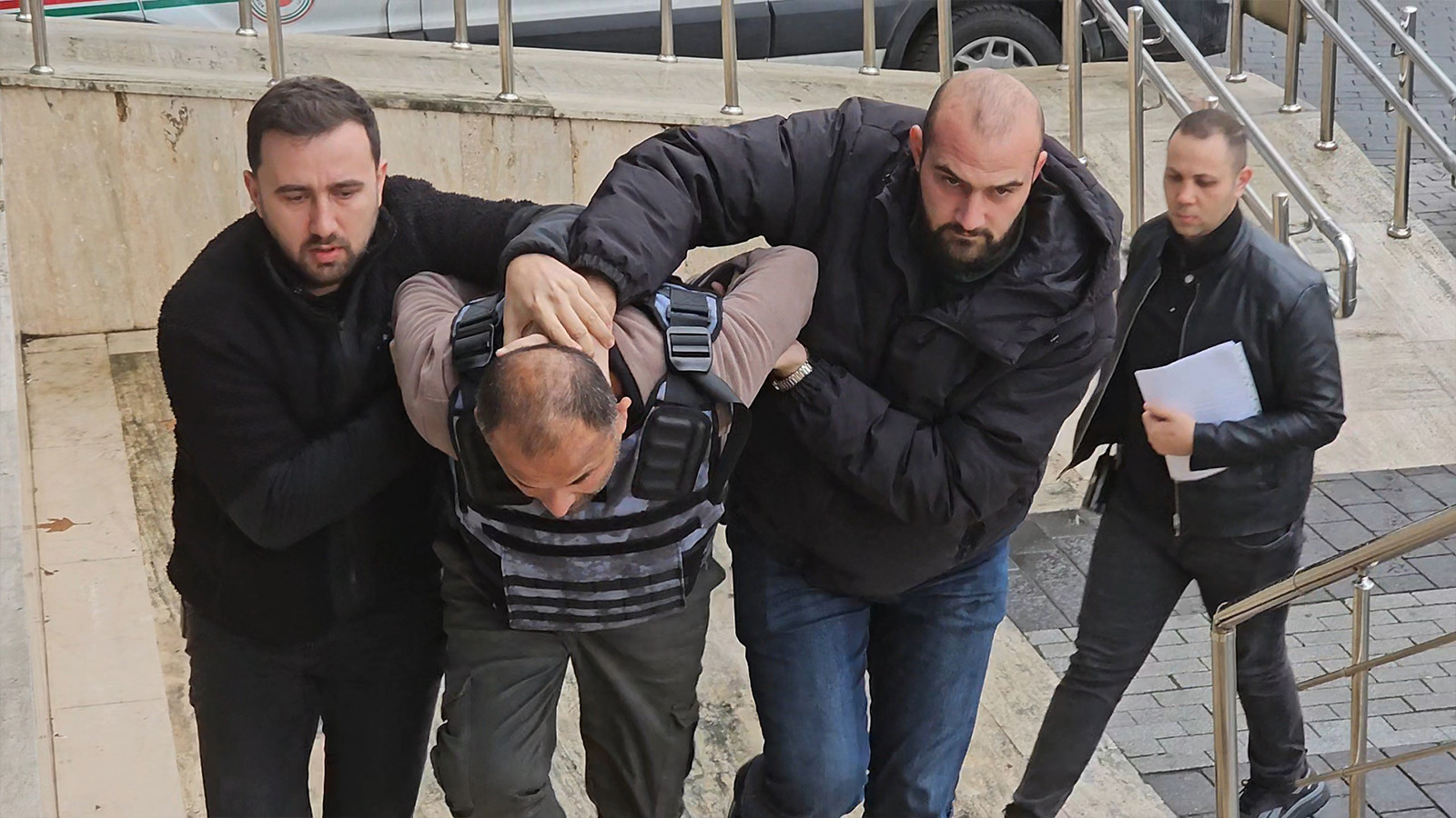 ‘Eşime neden baktın’ dedi, öldürüldü